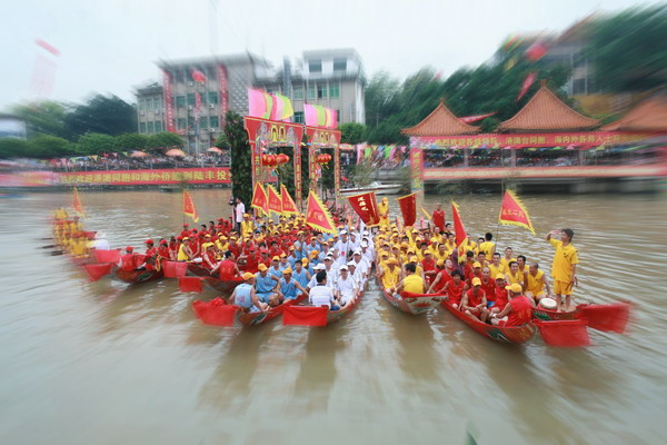 陆丰市2010年端午节龙舟竞渡活动